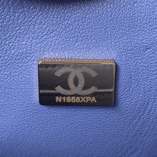  Handbag Chanel  size  17 cm