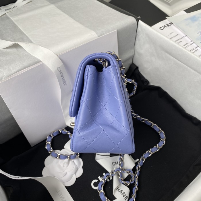  Handbag  Chanel size  17 cm