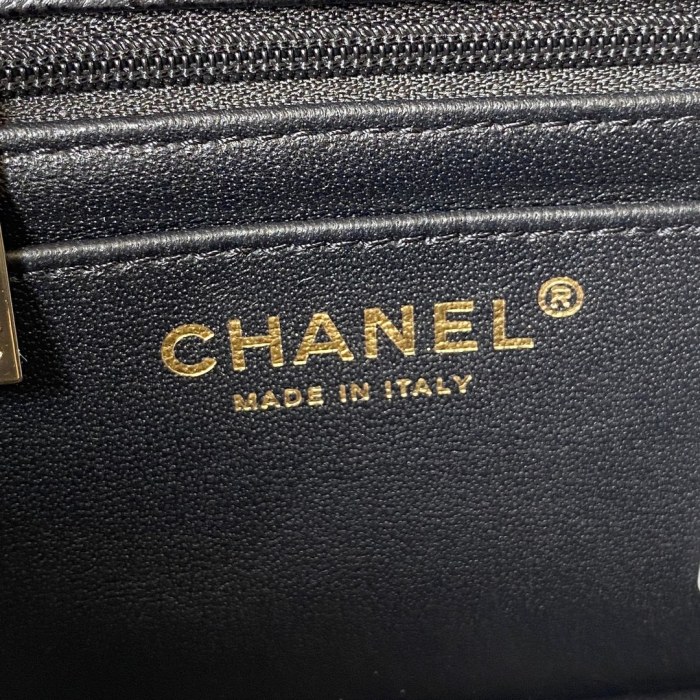 Handbag  Chanel  size 20 cm