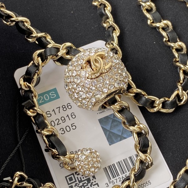  Handbag Chanel  size  17 cm