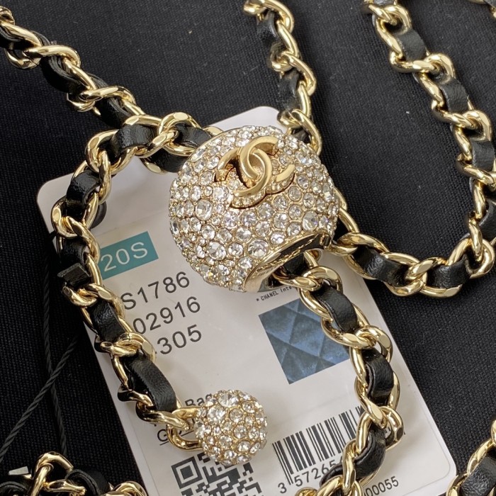  Handbag  Chanel size  17 cm