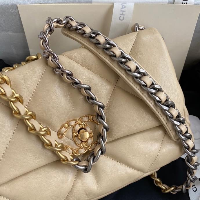  Handbag  Chanel  size 26 cm
