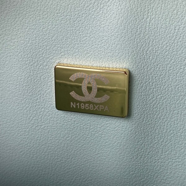  Handbag  Chanel  A01112 size  15.5x25.5x6.5 cm