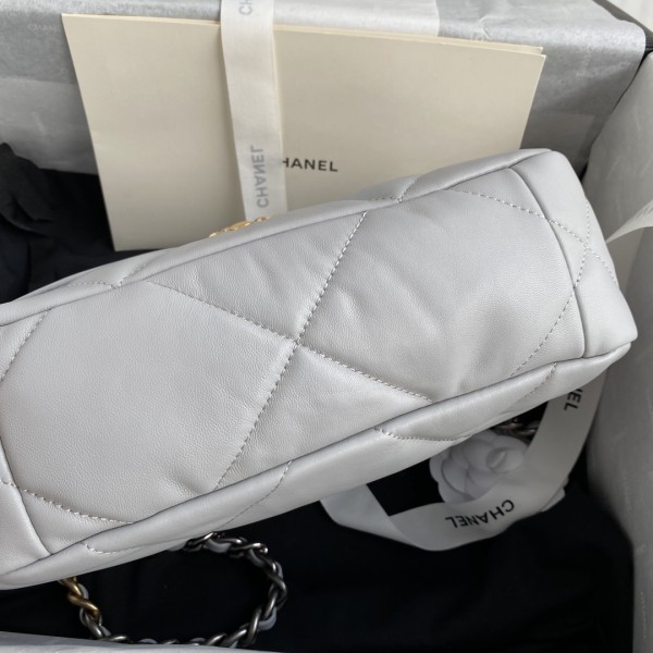 Handbag  Chanel size  26 cm
