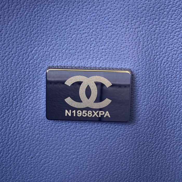  Handbag  Chanel  A01112  size  15.5x25.5x6.5 cm