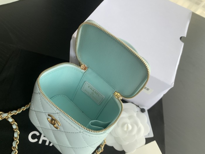  Handbag Chanel  size 17.5cmx10cmx8 cm