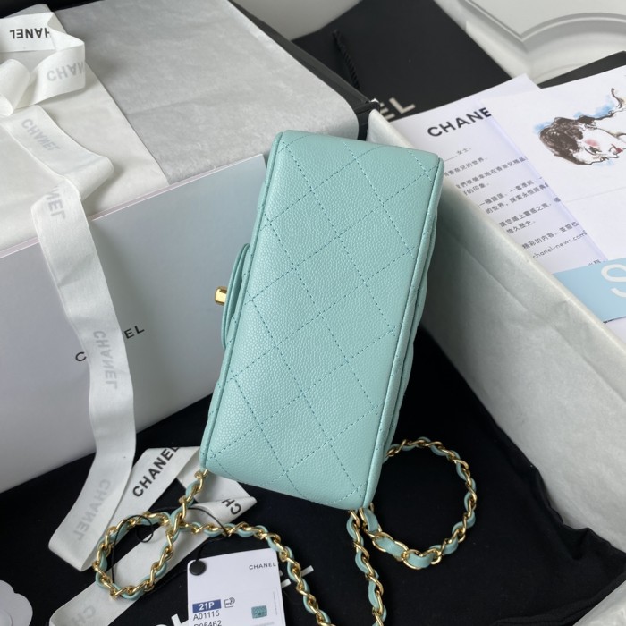  Handbag  Chanel  size 17 cm