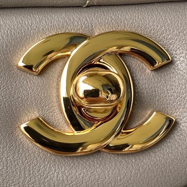  Handbag  Chanel  size 20 cm