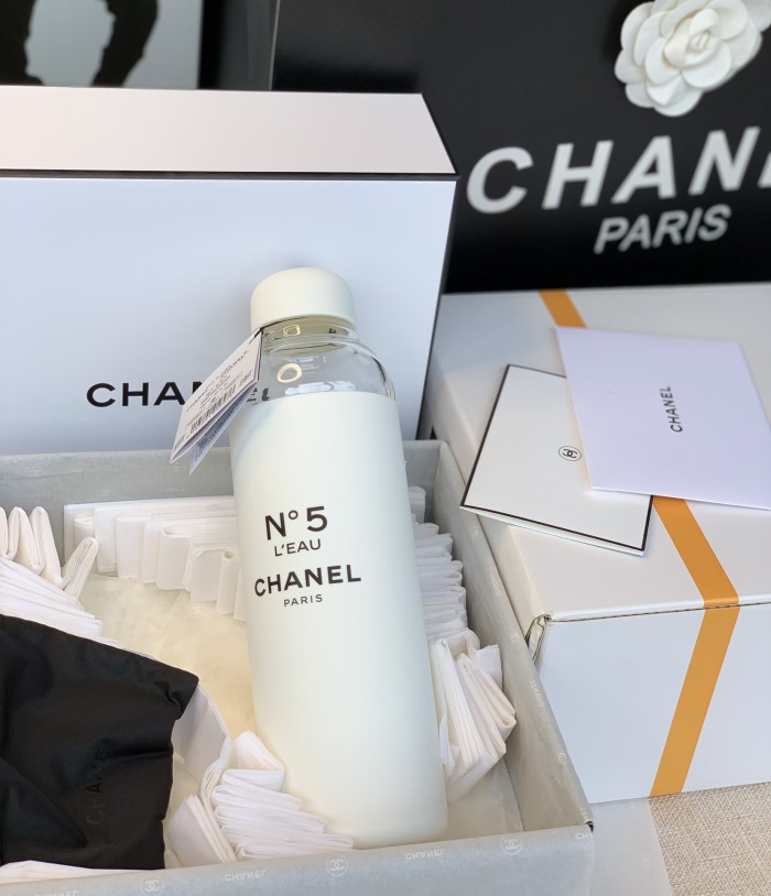  Handbag  Chanel  size 5/17 cm