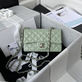  Handbag Chanel size  20 cm