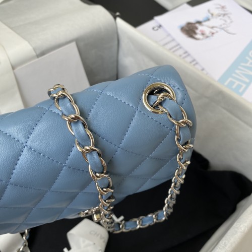  Handbag  Chanel  size  17 cm