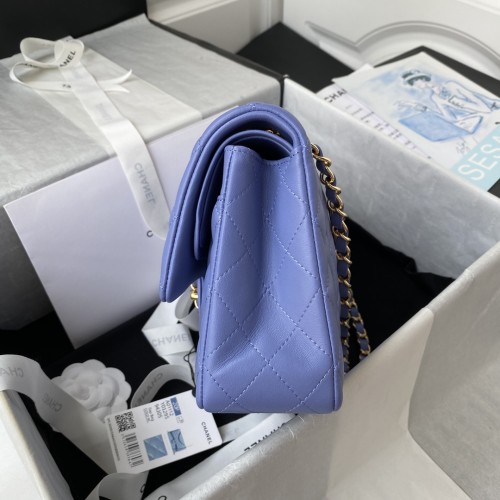 Handbag  Chanel  A01112 size  15.5x25.5x6.5 cm