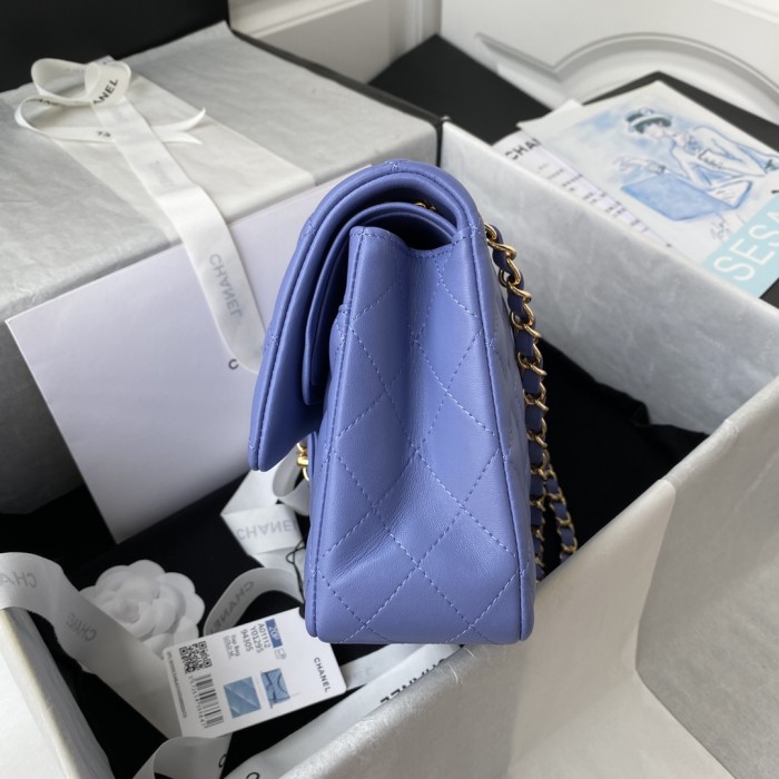 Handbag  Chanel  A01112 size  15.5x25.5x6.5 cm