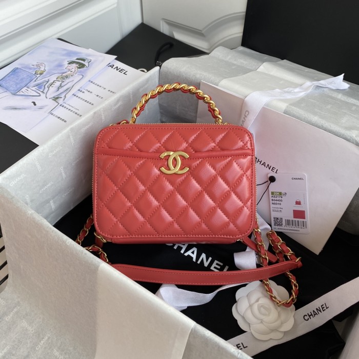  Handbag  Chanel  size  19x13.5x7.5 cm