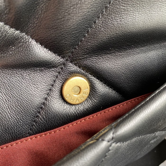  Handbag  Chanel  size 30 cm