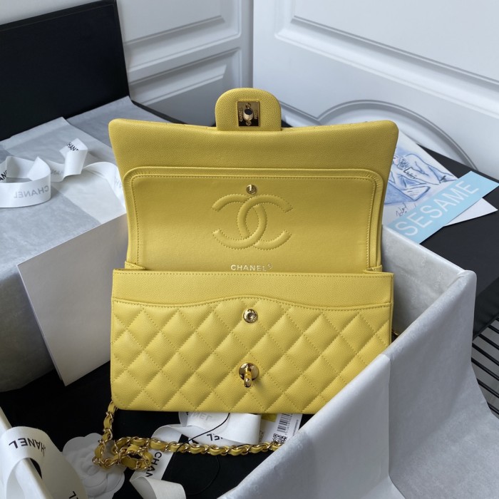  Handbag  Chanel A01112  size  15.5x25.5x6.5 cm
