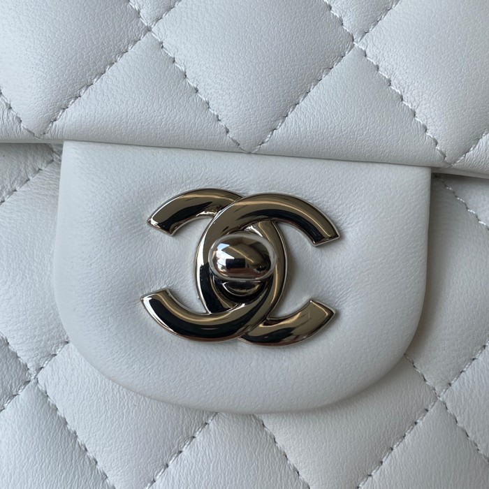  Handbag  Chanel    A01112  size  15.5x25.5x6.5 cm