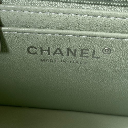  Handbag Chanel size  20 cm
