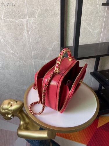  Handbag Chanel  S2179 size   13.5X18.5X7．5 Cm