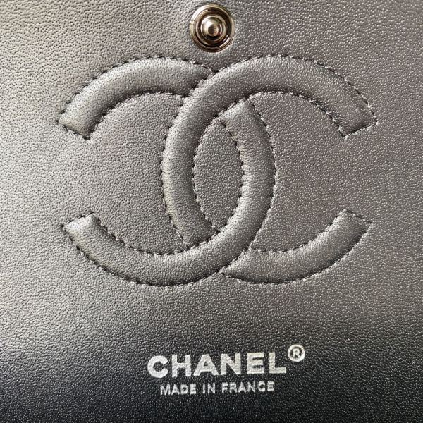  Handbag   Chanel  A01112  size  15.5x25.5x6.5 cm