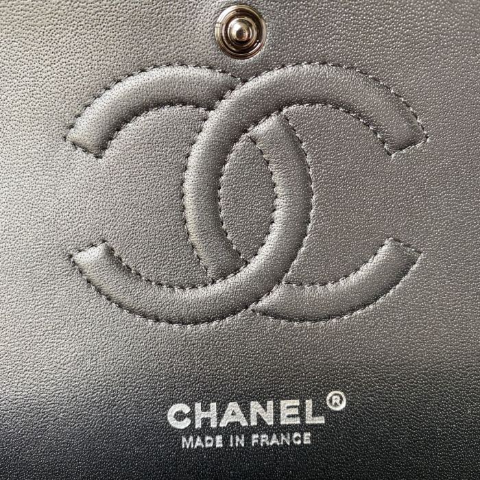  Handbag   Chanel  A01112  size  15.5x25.5x6.5 cm