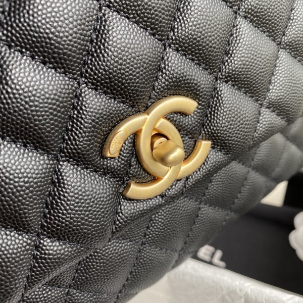  Handbag  Chanel  size  18-29-12 cm