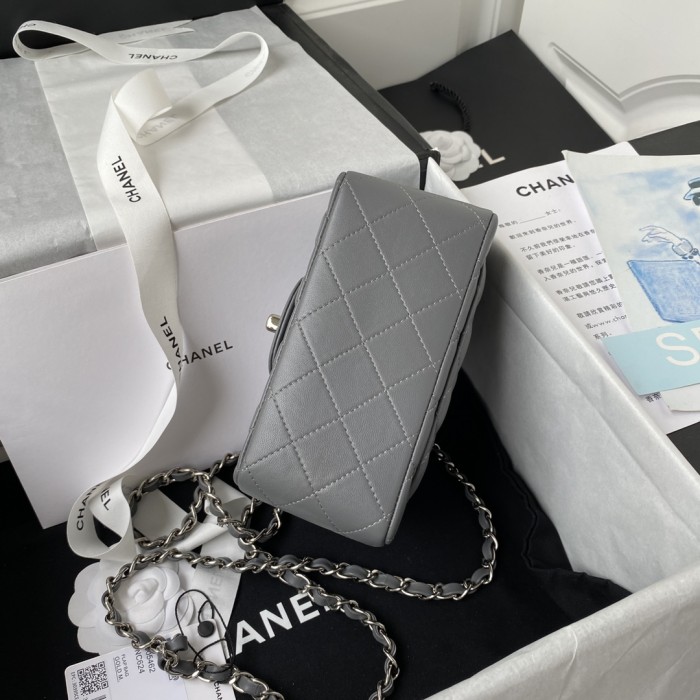 Handbag  Chanel  size 17 cm