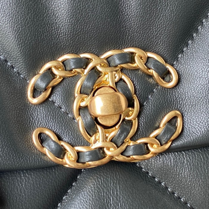  Handbag  Chanel  size  30 cm