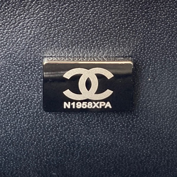  Handbag   Chanel  A01112  size  15.5x25.5x6.5 cm