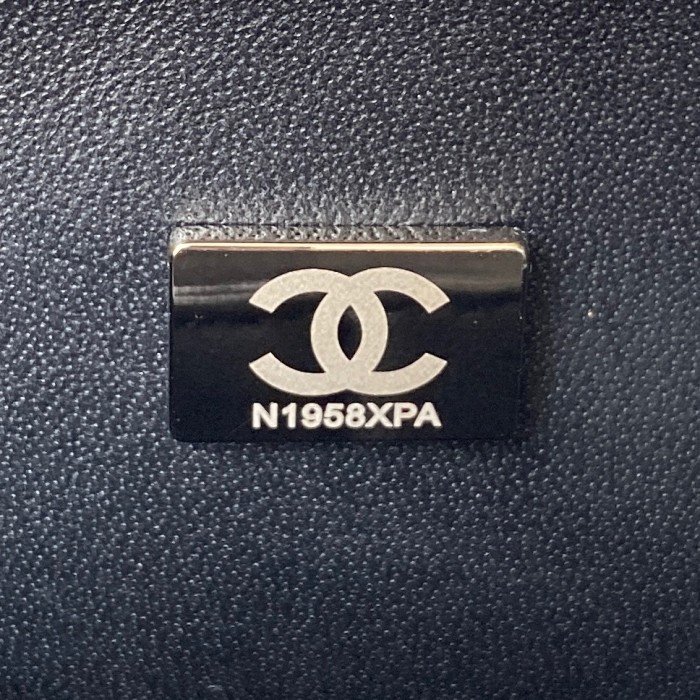  Handbag   Chanel  A01112  size  15.5x25.5x6.5 cm