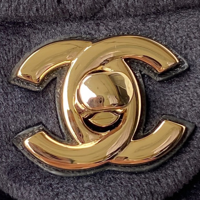  Handbag  Chanel size  17 cm