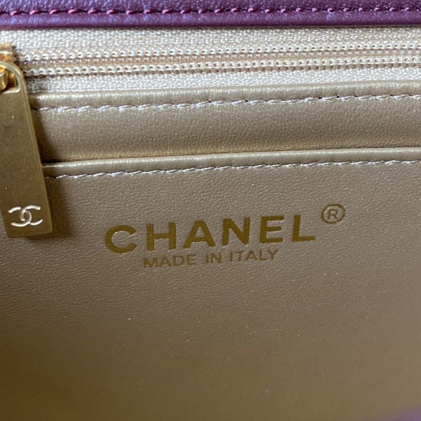 Handbag  Chanel  size 17 cm