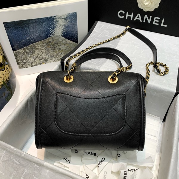  Handbag  Chanel AS2749 size  23 17 12 cm