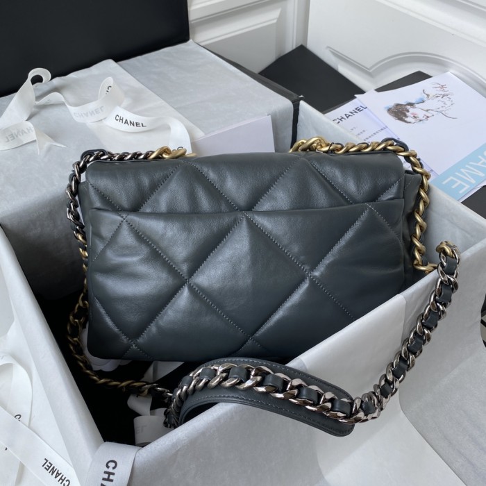  Handbag  Chanel  size  30 cm
