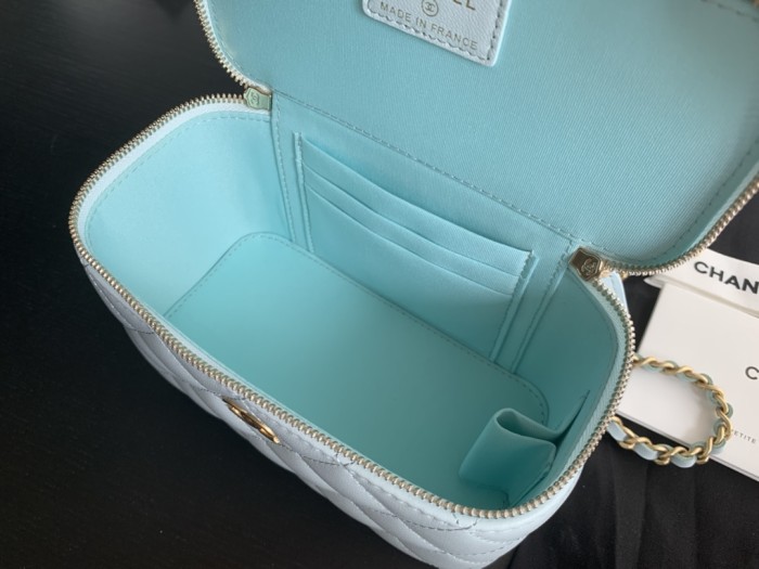  Handbag Chanel  size  17.5cmx10cmx8 cm