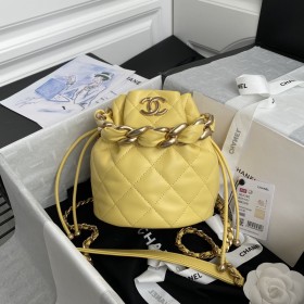 Handbag Chanel  AS2390  size  19*16*13 cm