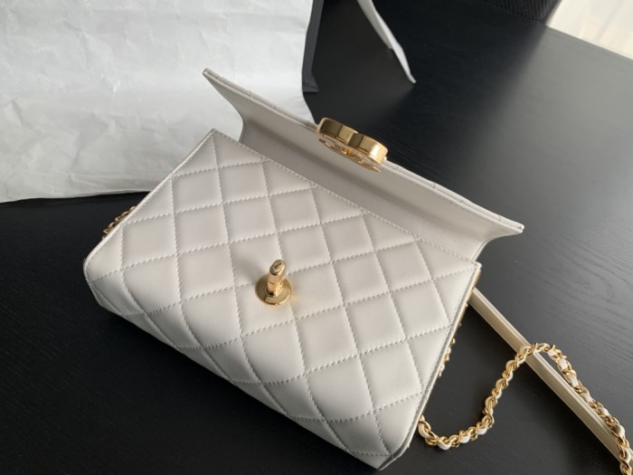 Handbag  Chanel 2796 size 18cmx17.5cmx7 cm