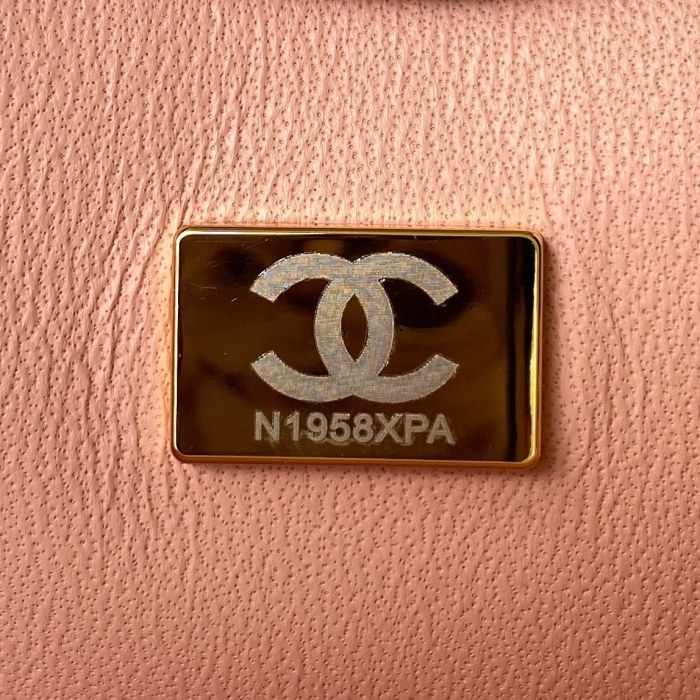 Handbag  Chanel  size 20 cm