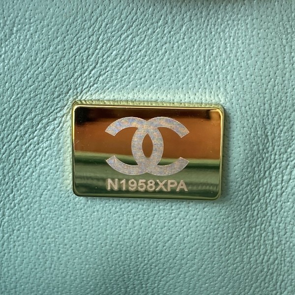  Handbag   Chanel AS2431 size 20x12x6 cm