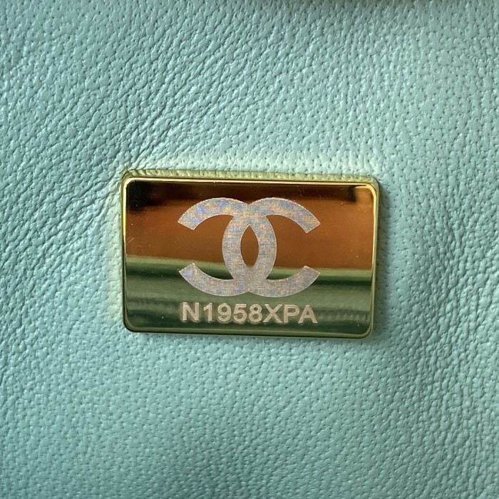  Handbag   Chanel AS2431 size 20x12x6 cm