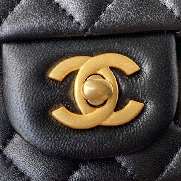  Handbag   Chanel AS2431 size  20x12x6 cm