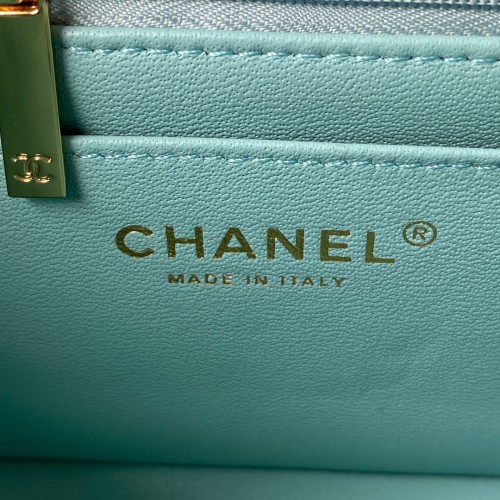  Handbag  Chanel  size 17 cm