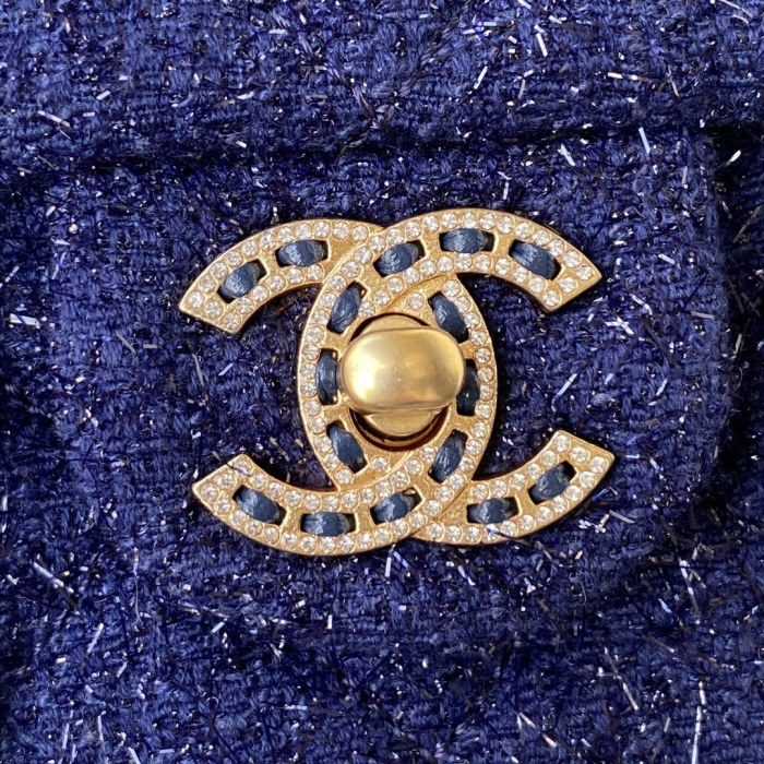  Handbag  Chanel  AS2820 size 25.5*6.5*16 cm.