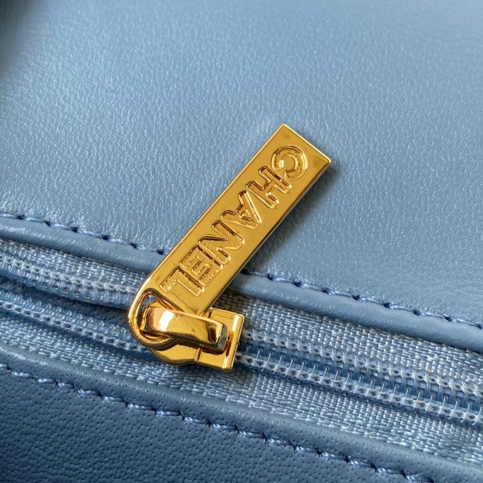  Handbag Chanel  size 17 cm