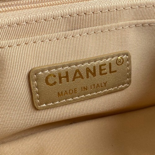  Handbag  Chanel  size  20x13x7 cm