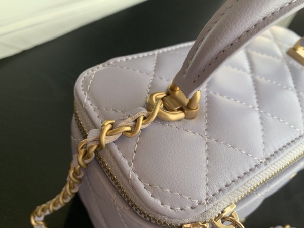 Handbag  Chanel  size 17.5cmx10cmx8 cm