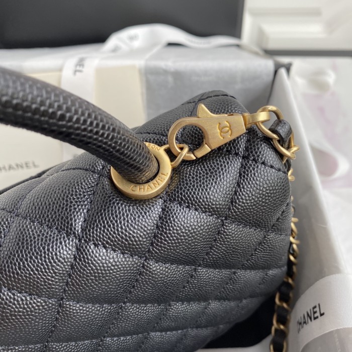  Handbag  Chanel  size  18-29-12 cm