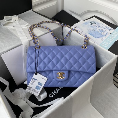 Handbag  Chanel  A01112 size  15.5x25.5x6.5 cm
