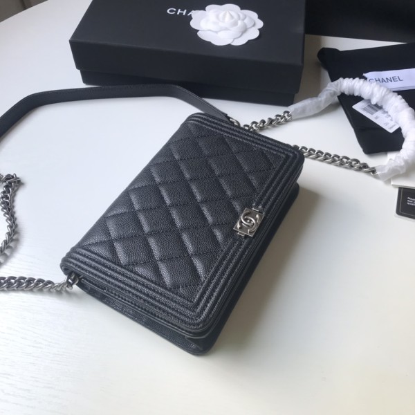  Handbag  Chanel  81969  size 19x12.5x3 cm