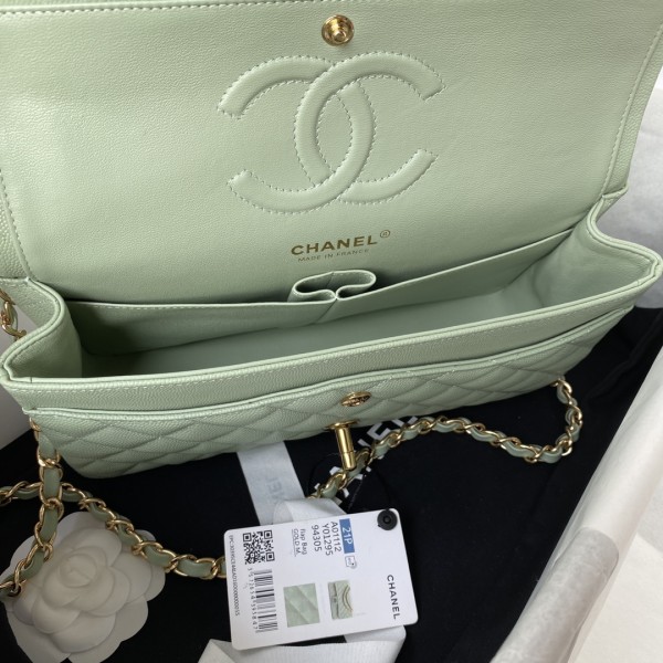  Handbag  Chanel size  15.5x25.5x6.5 cm